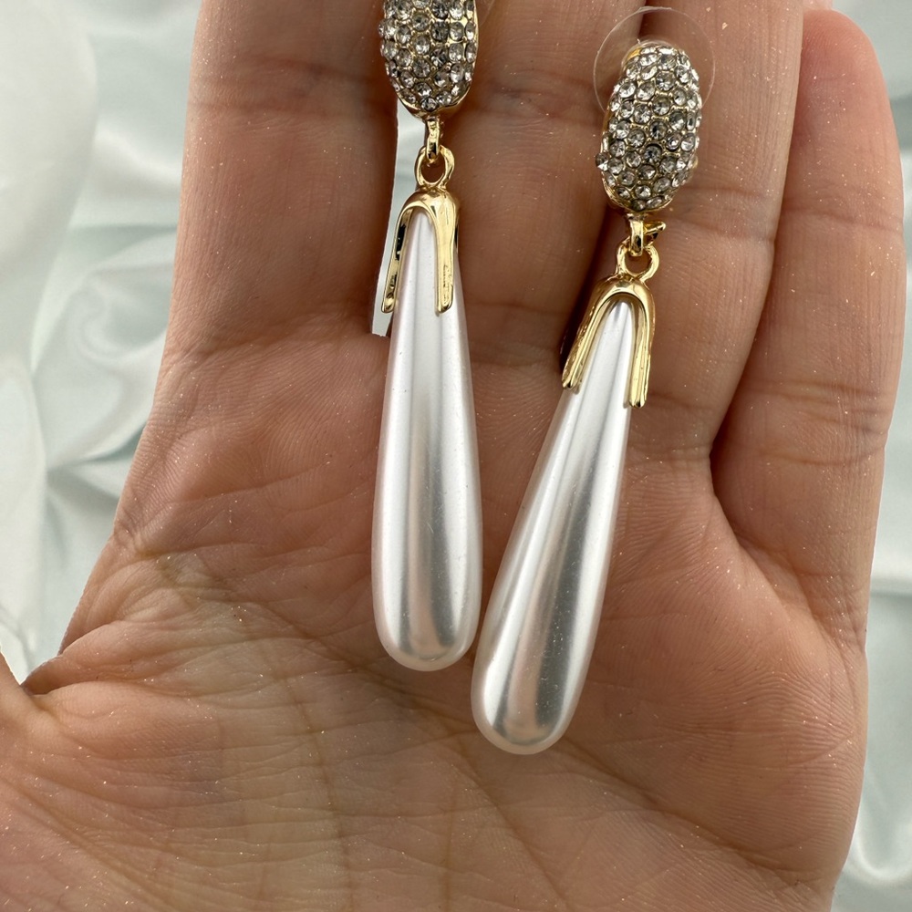 Diamond and pearl unique lux Gold and Pearl Drop Earrings - Picture 5 of 6